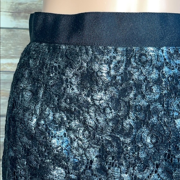 Tenax Silver/Black Lace Skirt - Picture 2 of 10